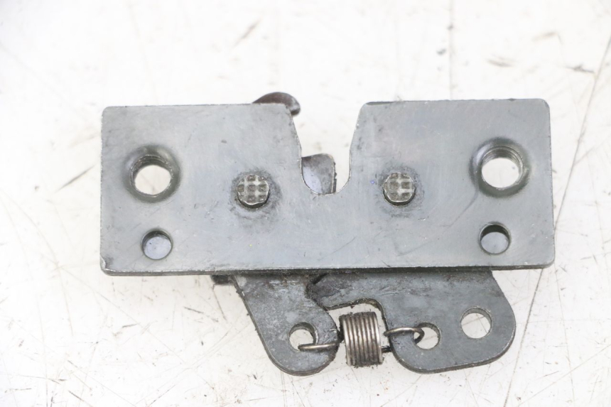 photo de SITZSCHLOSS PEUGEOT SATELIS 125 (2013 - 2018) - Zoom auf Gebrauchszustand