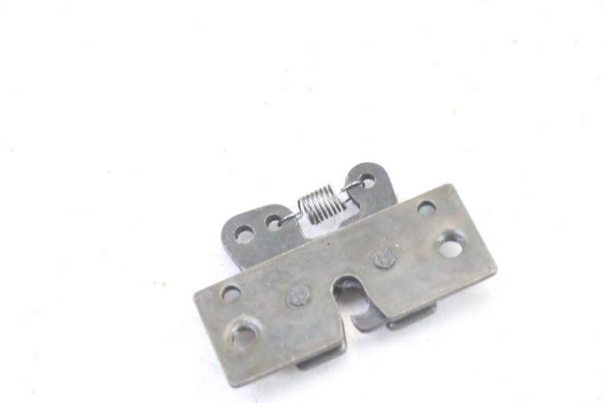 photo de SITZSCHLOSS PEUGEOT SATELIS 125 (2013 - 2018) - Zoom auf Gebrauchszustand