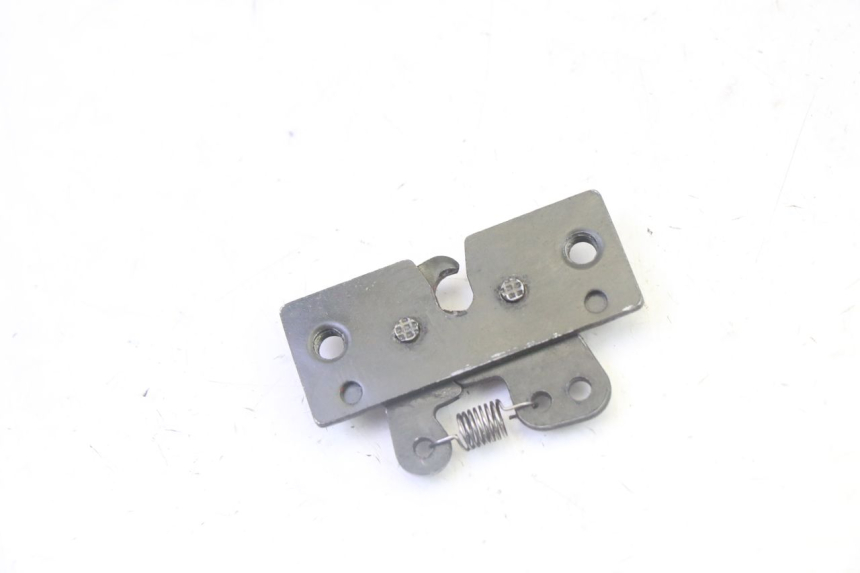 photo de SITZSCHLOSS PEUGEOT SATELIS 125 (2013 - 2018) - Zoom auf Gebrauchszustand