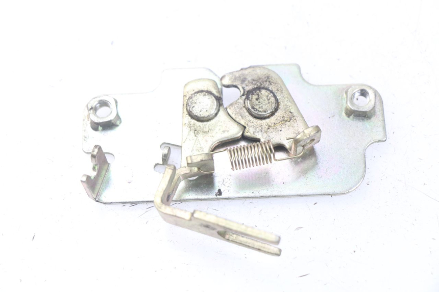 photo de SITZBANKSCHLOSS PEUGEOT TWEET 125 (2010 - 2017) - Detailansicht des Bauteils