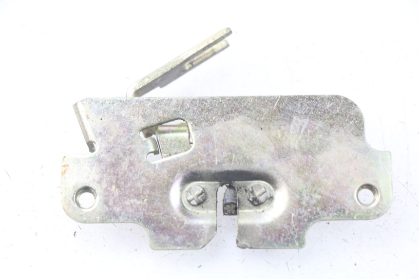 photo de SITZBANKSCHLOSS PEUGEOT TWEET 125 (2010 - 2017) - Zoom auf Gebrauchszustand