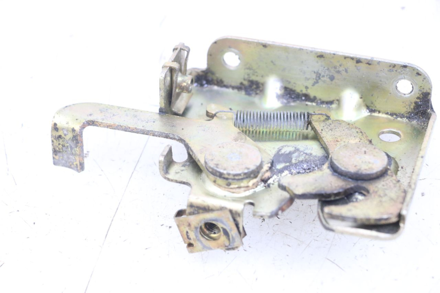 photo de SITZBANKSCHLOSS PIAGGIO TYPHOON 80 (1994 - 1997) - Zoom auf Gebrauchszustand