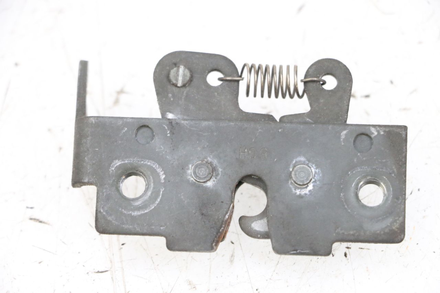 photo de SITZSCHLOSS PIAGGIO VESPA GTS SUPER IE 125 (2009 - 2016) - Zoom auf Gebrauchszustand