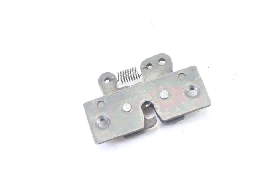 photo de SITZSCHLOSS PEUGEOT VIVACITY 50 (2004 - 2009) - Zoom auf Gebrauchszustand