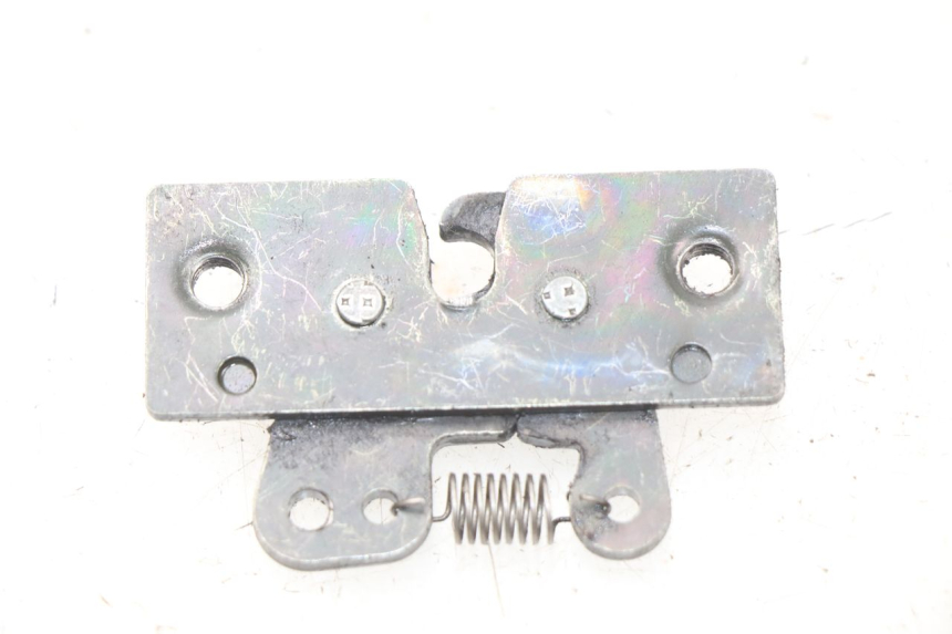 photo de SITZSCHLOSS PEUGEOT VIVACITY 100 (1999 - 2008) - Detailansicht des Bauteils