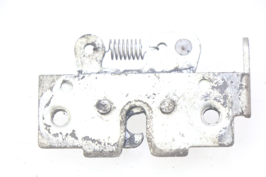 photo de SITZBANKSCHLOSS YAMAHA XMAX X-MAX 125 (2006 - 2009) - Detailansicht des Bauteils