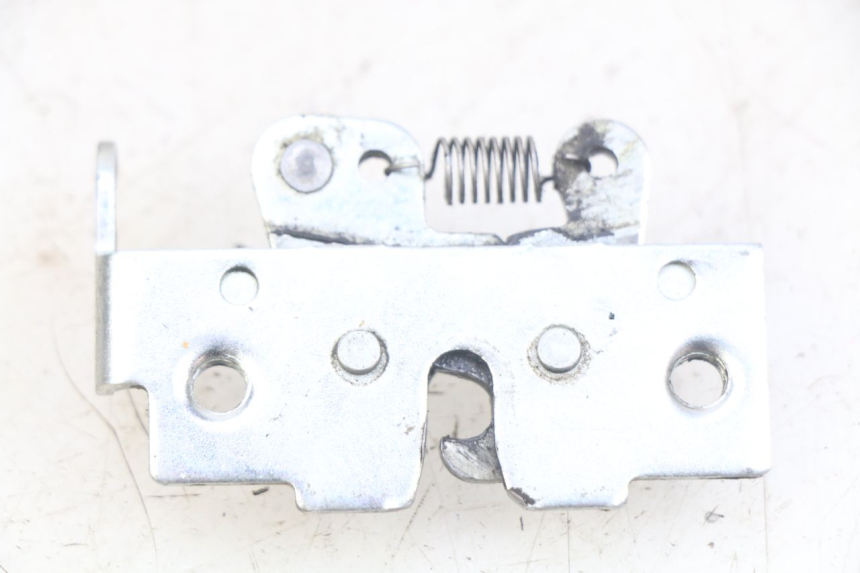 photo de SITZBANKSCHLOSS YAMAHA XMAX X-MAX 125 (2006 - 2009) - Detailansicht des Bauteils