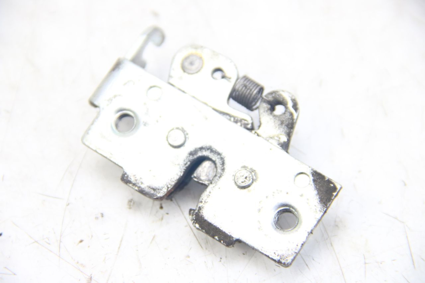 photo de SITZBANKSCHLOSS YAMAHA XMAX X-MAX 125 (2006 - 2009) - Detailansicht des Bauteils