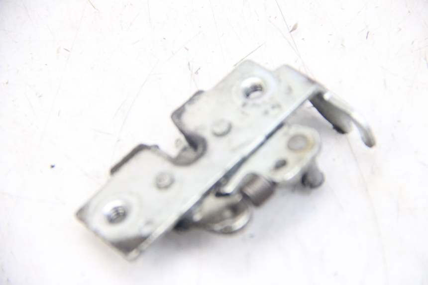 photo de SITZBANKSCHLOSS YAMAHA XMAX X-MAX 125 (2006 - 2009) - Zoom auf Gebrauchszustand