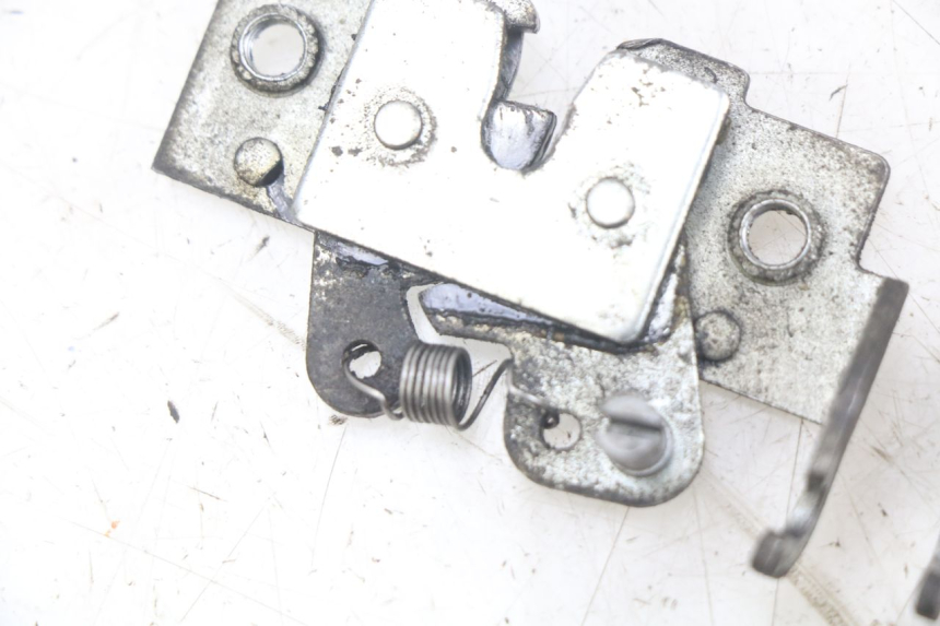 photo de SITZBANKSCHLOSS YAMAHA X-MAX XMAX 250 (2006 - 2009) - Technische Nahaufnahme