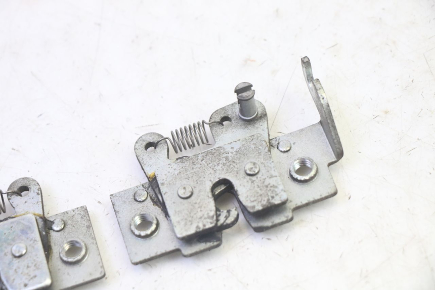 photo de SITZBANKSCHLOSS YAMAHA X-MAX XMAX 250 (2006 - 2009) - Zoom auf Gebrauchszustand