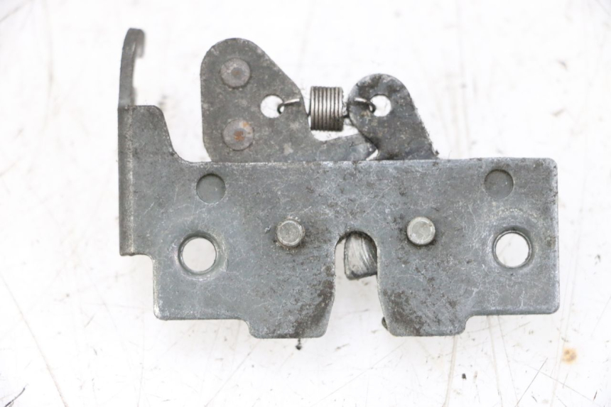 photo de SITZBANKSCHLOSS PIAGGIO X8 125 (2004 - 2007) - Detailansicht des Bauteils