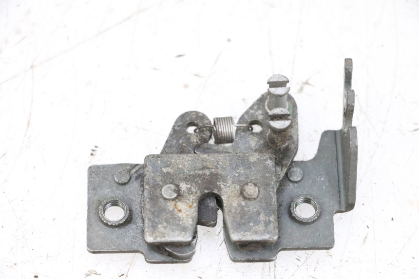 photo de SITZBANKSCHLOSS PIAGGIO X8 125 (2004 - 2007) - Zoom auf Gebrauchszustand