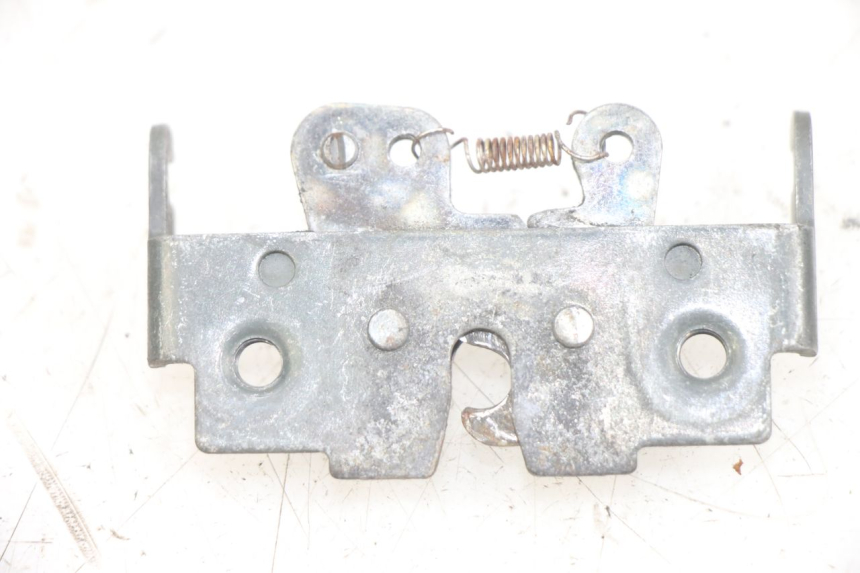 photo de SITZBANKSCHLOSS PIAGGIO X9 125 (2000 - 2003) - Detailansicht des Bauteils