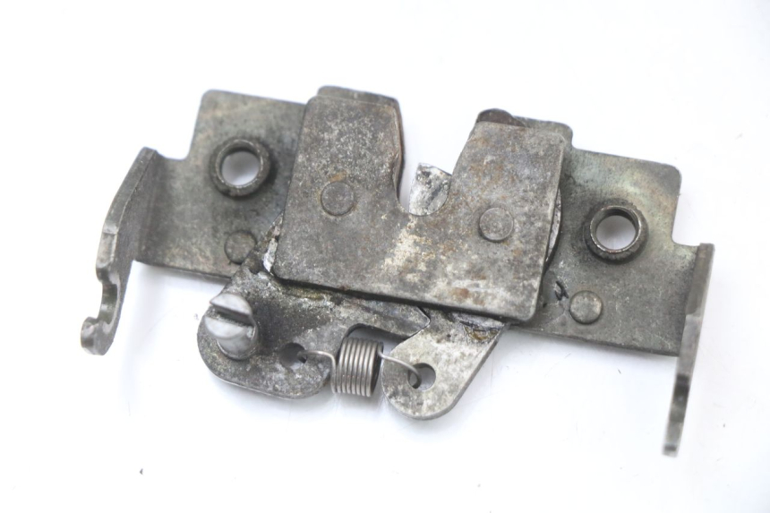 photo de SITZBANKSCHLOSS PIAGGIO X9 125 (2000 - 2003) - Detailansicht des Bauteils