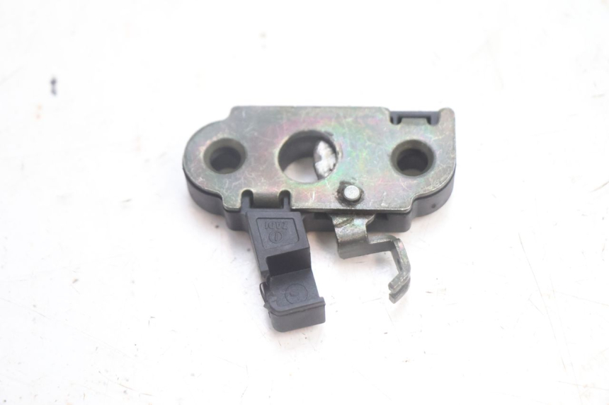 photo de SITZSCHLOSS YAMAHA YP MAJESTY 125 (2002 - 2006) - Detailansicht des Bauteils