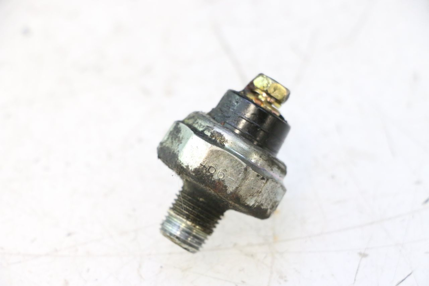 photo de ÖLDRUCKSENSOR KAWASAKI ZZR 600 (1995 - 2004) - Detailansicht des Bauteils
