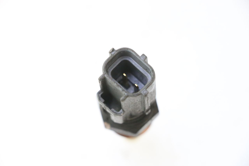 photo de WASSERTEMPERATURSENSOR SUZUKI BURGMAN 125 (2007 - 2014) - Zoom auf Gebrauchszustand