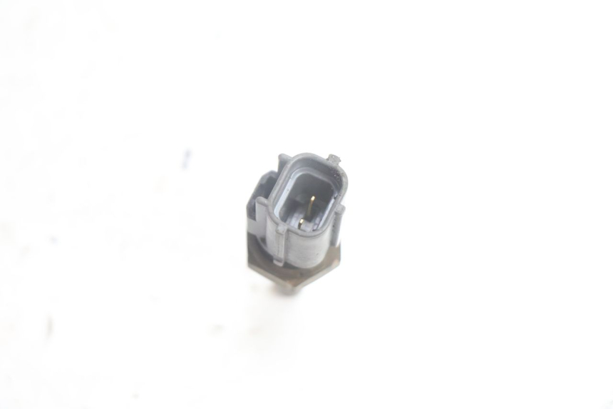 photo de WASSERTEMPERATUR SENSOR SUZUKI BURGMAN EXECUTIVE ABS 650 (2006 - 2012) - Zoom auf Gebrauchszustand