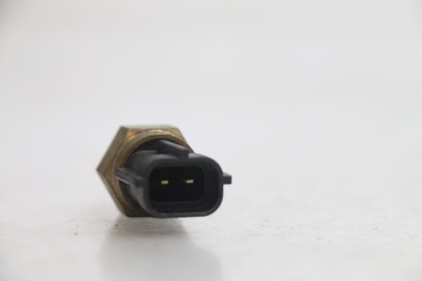 photo de WASSERTEMPERATUR SENSOR YAMAHA FJR 1300 (2001 - 2005) - Zoom auf Gebrauchszustand