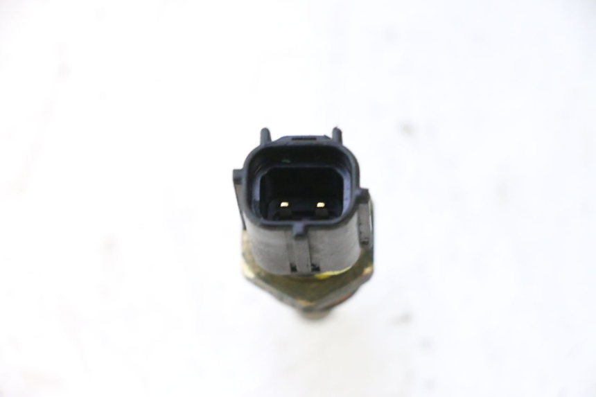 photo de WASSERTEMPERATUR SENSOR YAMAHA FZ8 800 (2010 - 2016) - Zoom auf Gebrauchszustand