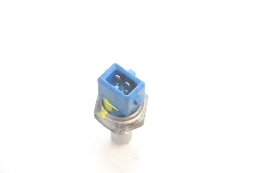 photo de WASSERTEMPERATUR SENSOR PIAGGIO LIBERTY IGET 4T 50 (2021 - 2025) - Zoom auf Gebrauchszustand