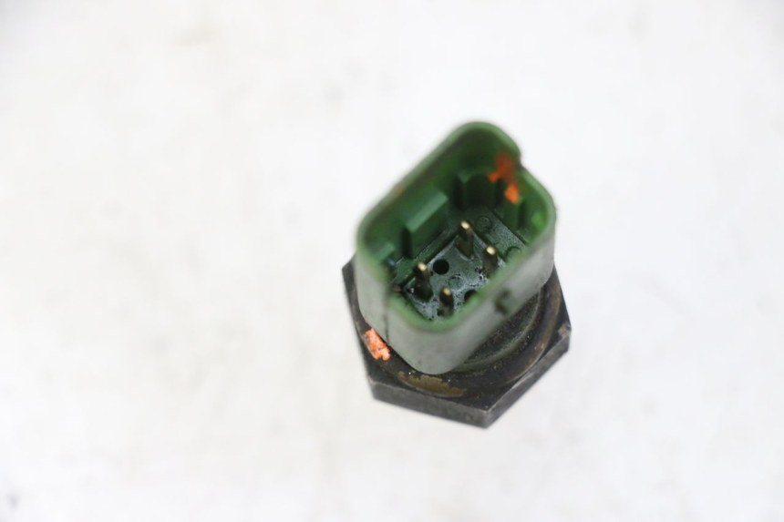 photo de WASSERTEMPERATURSENSOR PIAGGIO MP3 RL 250 (2006 - 2010) - Zoom auf Gebrauchszustand