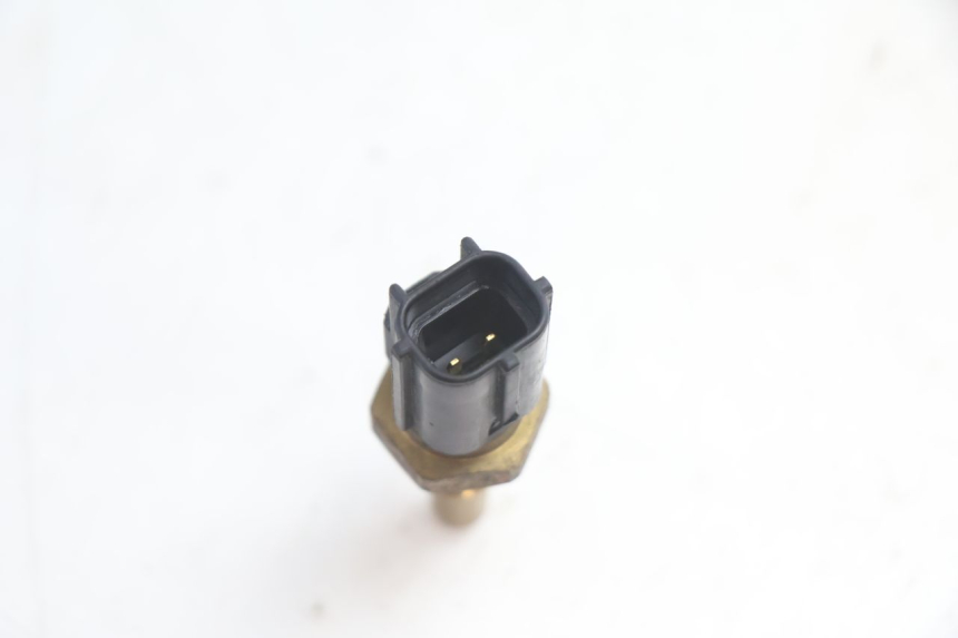 photo de WASSERTEMPERATUR SENSOR SUZUKI SV S 650 (2003 - 2009) - Zoom auf Gebrauchszustand
