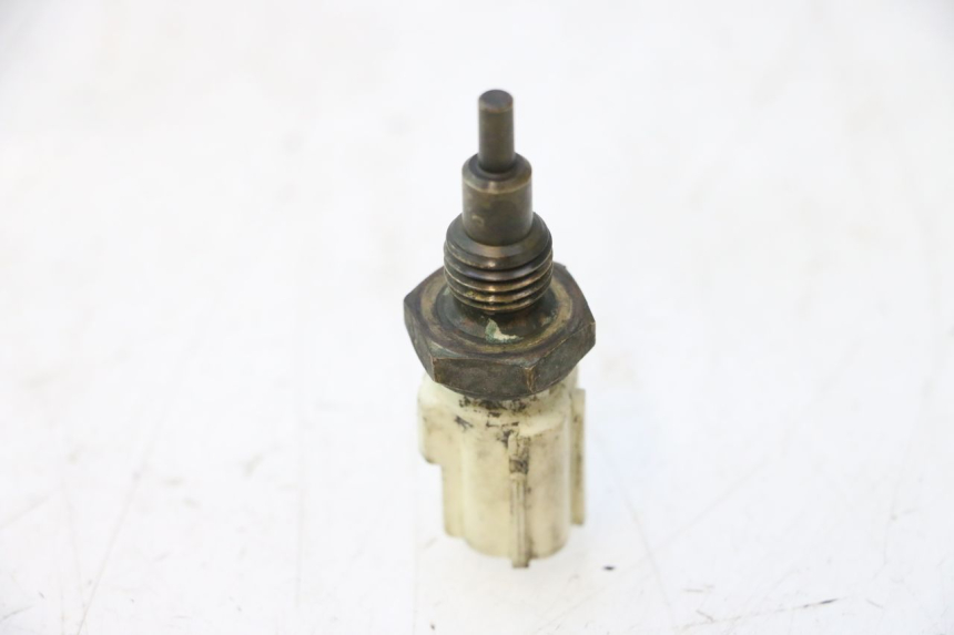 photo de WASSERTEMPERATURSENSOR YAMAHA XMAX X-MAX 125 (2006 - 2009) - Detailansicht des Bauteils