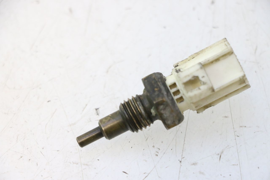 photo de WASSERTEMPERATURSENSOR YAMAHA XMAX X-MAX 125 (2006 - 2009) - Alternative Perspektive