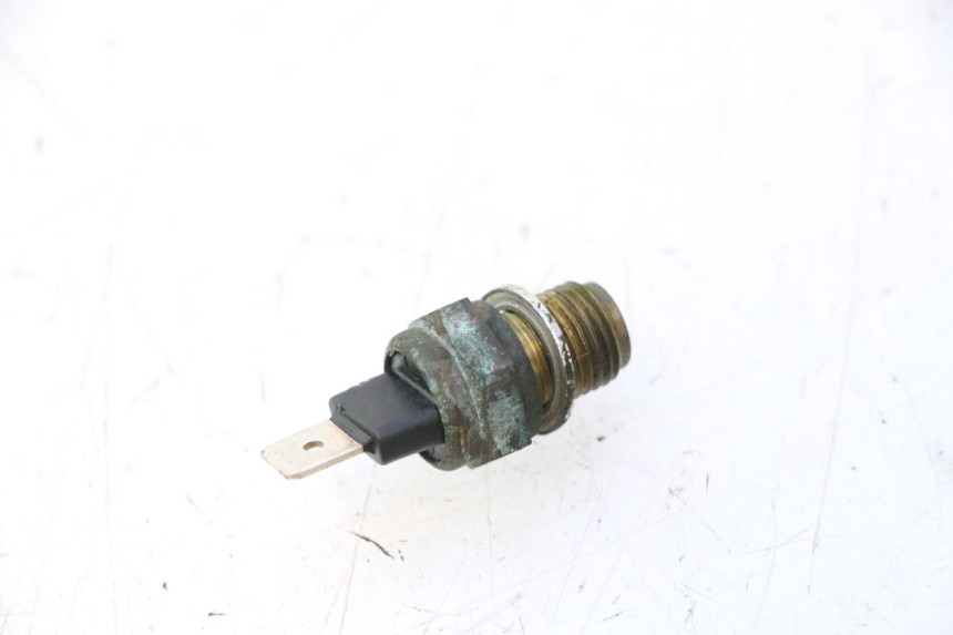 photo de WASSERTEMPERATURSENSOR PIAGGIO X9 EVOLUTION 125 (2003 - 2007) - Zoom auf Gebrauchszustand
