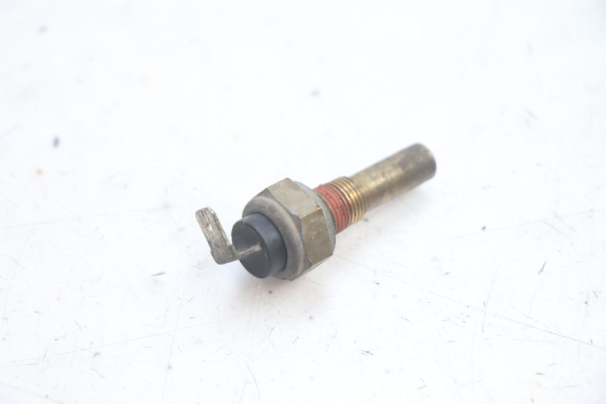 photo de WASSERTEMPERATUR SENSOR YAMAHA YP MAJESTY 125 (2002 - 2006) - Zoom auf Gebrauchszustand