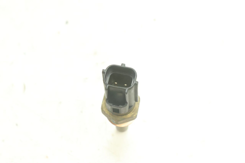 photo de WASSERTEMPERATUR SENSOR YAMAHA YZF R6 600 (2008 - 2009) - Zoom auf Gebrauchszustand