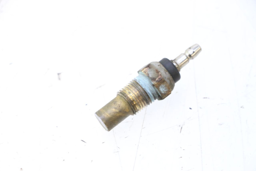 photo de WASSERTEMPERATURSENSOR KAWASAKI ZX-6R ZX6R 600 (1995 - 1997) - Zoom auf Gebrauchszustand