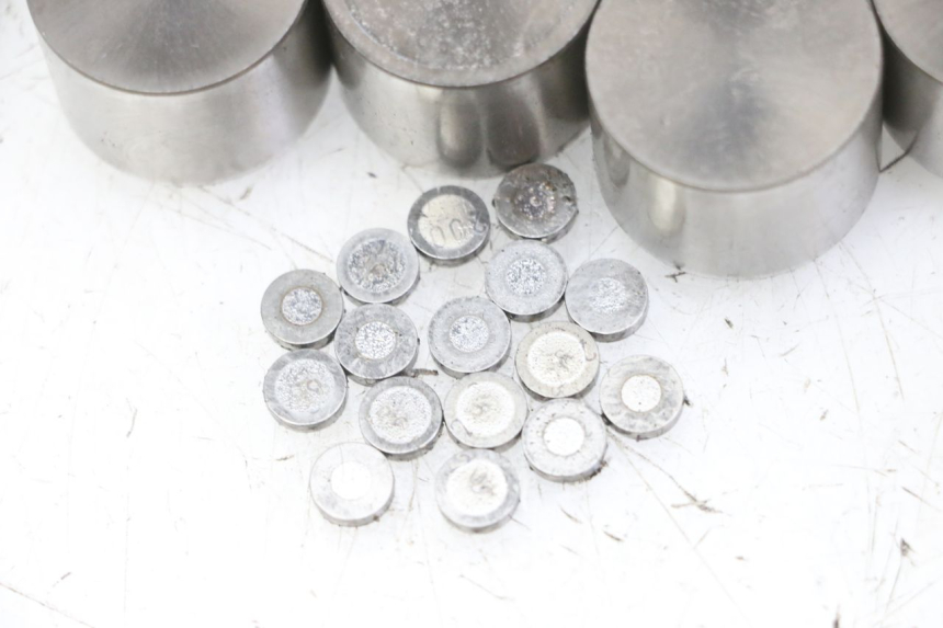 photo de EINLASSVENTIL  HONDA CB R 1000 (2018 - 2023) - Detailansicht des Bauteils