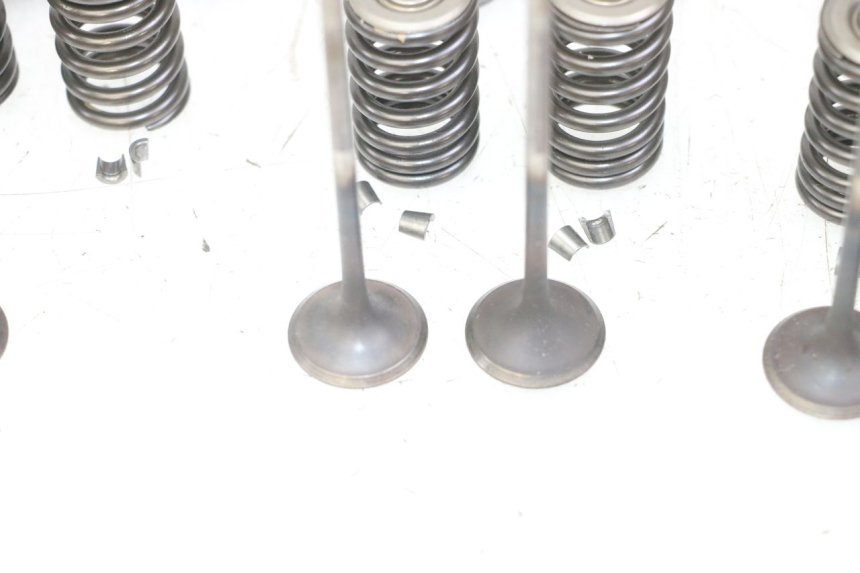 photo de EINLASSVENTIL  HONDA CB R 1000 (2018 - 2023) - Charakteristische Merkmale