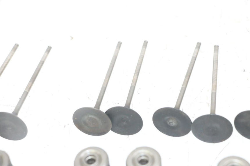 photo de EINLASSVENTIL  HONDA CB R 1000 (2018 - 2023) - Hochauflösende Nahaufnahme