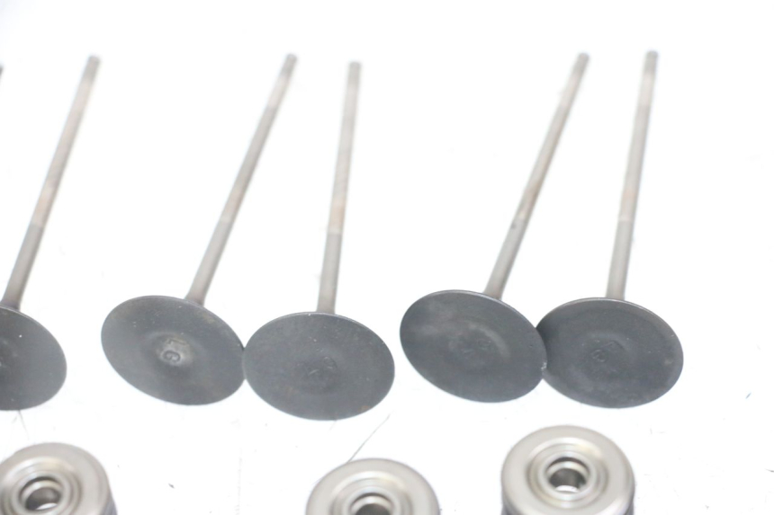 photo de EINLASSVENTIL  HONDA CB R 1000 (2018 - 2023) - Detaillierte Sichtprüfung