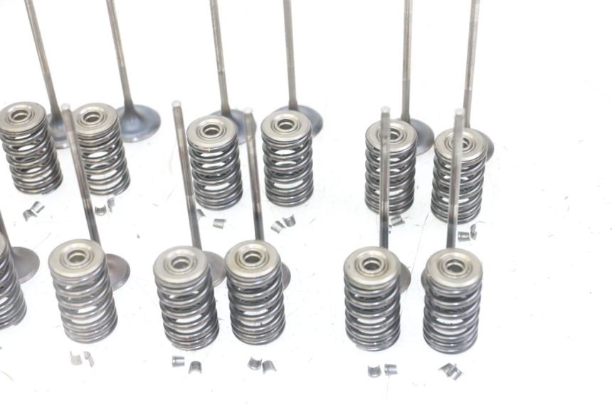 photo de EINLASSVENTIL  HONDA CB R 1000 (2018 - 2023) - Technische Nahaufnahme