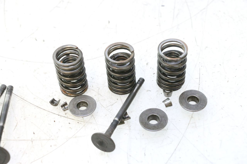 photo de EINLASSVENTIL  HONDA CB TWO FIFTY 250 (1991 - 2002) - Details der Befestigungspunkte