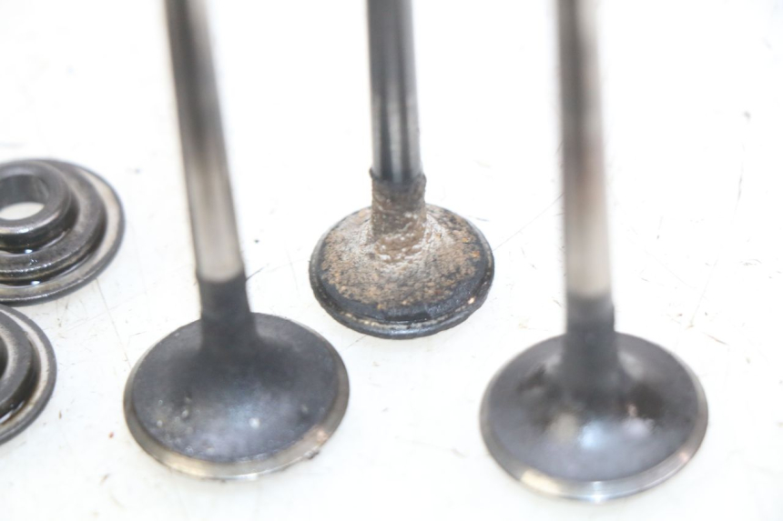 photo de SOUPAPE HONDA CM 125 (1983 - 2003) - Zoom auf Gebrauchszustand