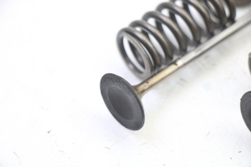 photo de EINLASSVENTIL  PEUGEOT SATELIS 125 (2013 - 2018) - Details der Befestigungspunkte