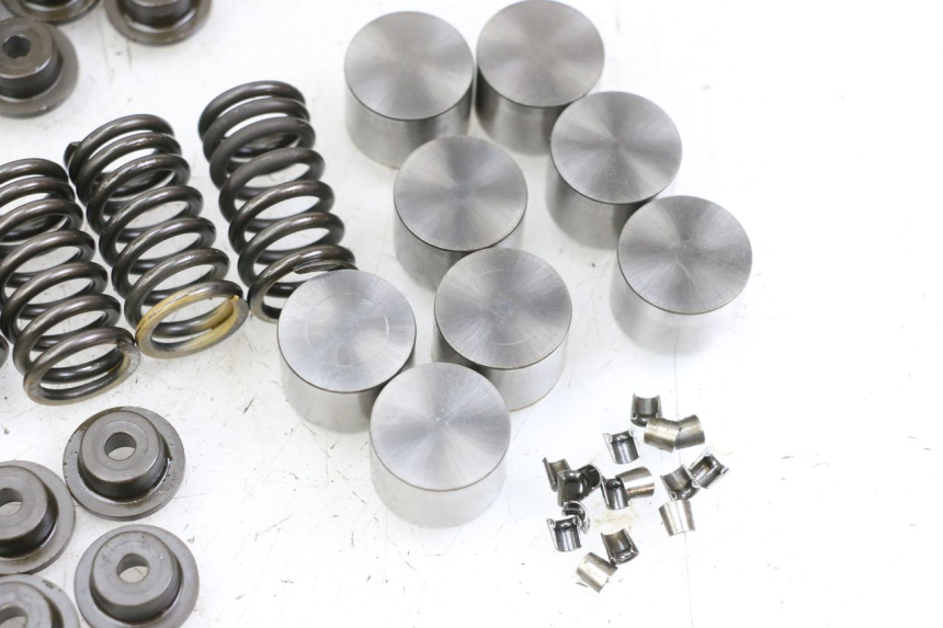 photo de EINLASSVENTIL  SUZUKI GSR 750 (2011 - 2017) - Zoom auf Gebrauchszustand