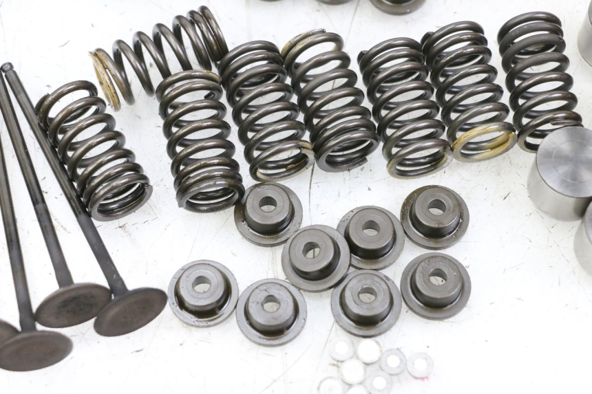 photo de EINLASSVENTIL  SUZUKI GSR 750 (2011 - 2017) - Alternative Perspektive