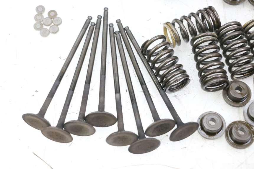 photo de EINLASSVENTIL  SUZUKI GSR 750 (2011 - 2017) - Technische Nahaufnahme