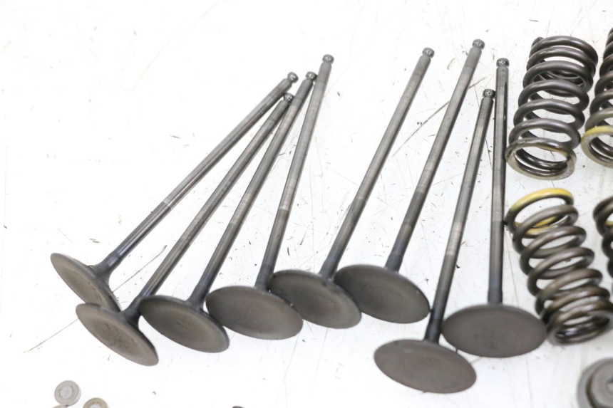 photo de EINLASSVENTIL  SUZUKI GSR 750 (2011 - 2017) - Details der Befestigungspunkte