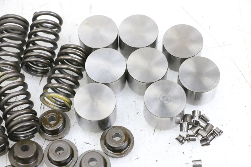 photo de EINLASSVENTIL  SUZUKI GSR 750 (2011 - 2017) - Geprüftes Gebrauchtteil