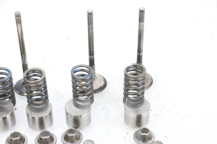 photo de EINLASSVENTIL  YAMAHA TDM ABS 900 (2002 - 2014) - Oberflächenzustand und Material