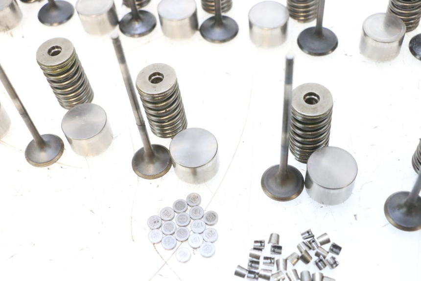 photo de EINLASSVENTIL  YAMAHA XJ6 600 (2008 - 2016) - Charakteristische Merkmale