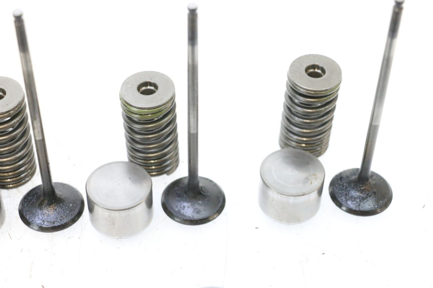 photo de EINLASSVENTIL  YAMAHA XJ6 600 (2008 - 2016) - Hochauflösende Nahaufnahme